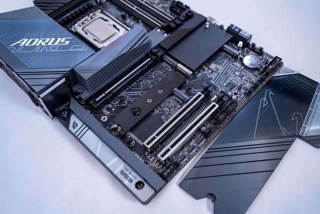 Ultra 7 265K+RTX 5080帧数狂飙！技嘉电竞主机实测