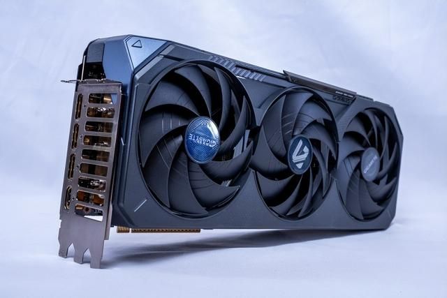 Ultra 7 265K+RTX 5080帧数狂飙！技嘉电竞主机实测