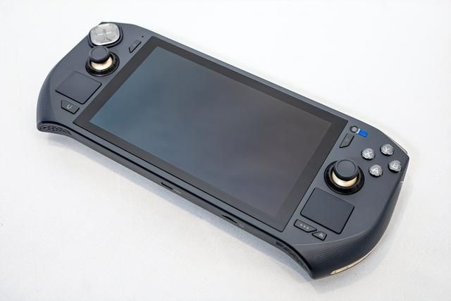 X86掌机生态的新玩家：索泰ZONE掌机首发评测