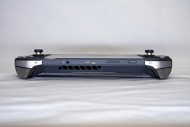 X86掌机生态的新玩家：索泰ZONE掌机首发评测