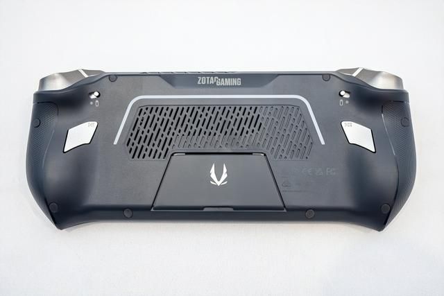 X86掌机生态的新玩家：索泰ZONE掌机首发评测