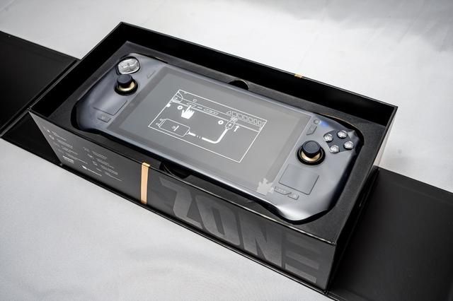 X86掌机生态的新玩家：索泰ZONE掌机首发评测