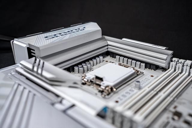 Z890 AORUS PRO ICE：与酷睿Ultra 9共舞的高性能平台