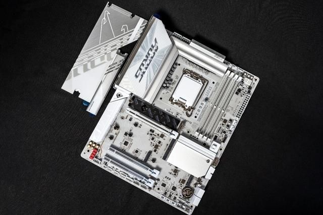 Z890 AORUS PRO ICE：与酷睿Ultra 9共舞的高性能平台
