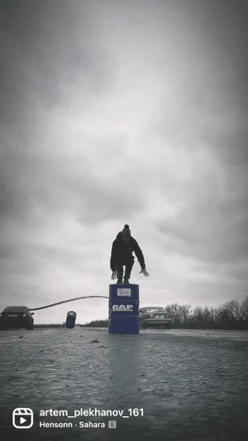 “战斗民族”的老哥,靠在抖音上“作死”走红