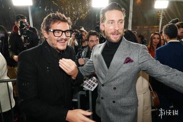 《美末》乔尔游戏声优和剧集演员同天生日 两人激情合照