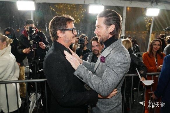 《美末》乔尔游戏声优和剧集演员同天生日 两人激情合照