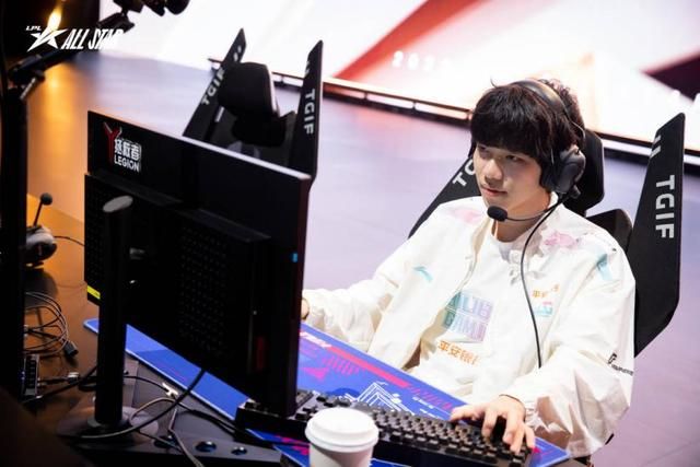 一个晚上，腾竞从“大冤种”到“赢麻了”？