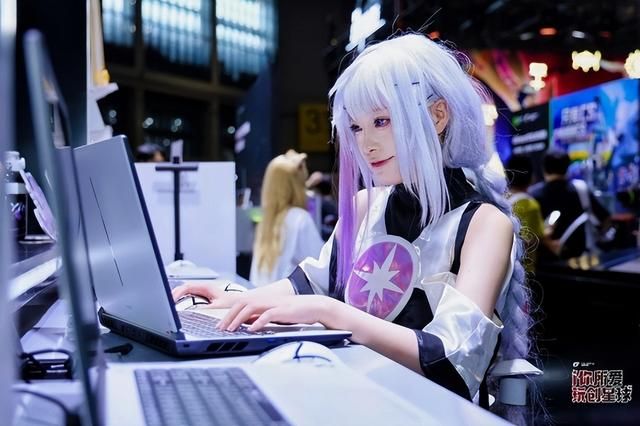 七彩虹燃爆Bilibili World，AI硬件引领新纪元