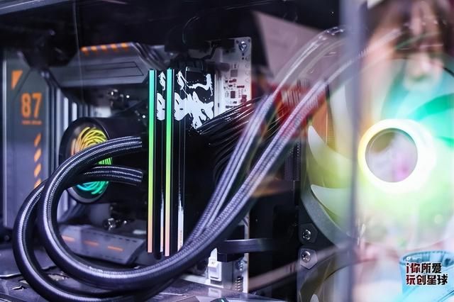 七彩虹燃爆Bilibili World，AI硬件引领新纪元