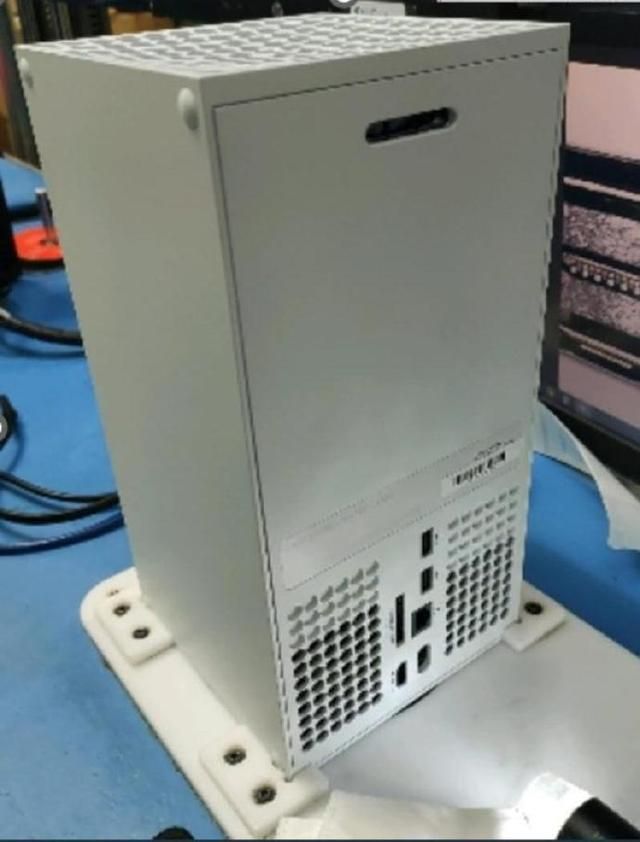 传闻：新款白色 Xbox Series X实机曝光