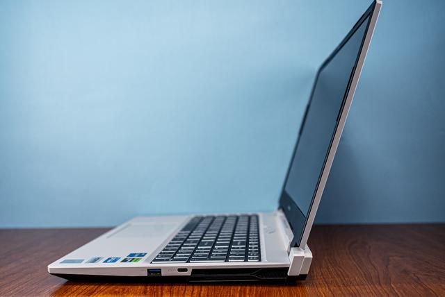 光影未来：七彩虹隐星P15 2024游戏本评测