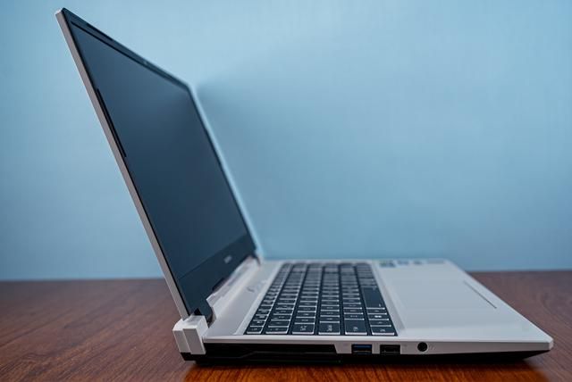 光影未来：七彩虹隐星P15 2024游戏本评测