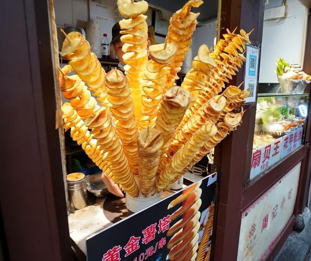 全网爆火的竹筒奶茶，买过一杯就不想再来第二杯