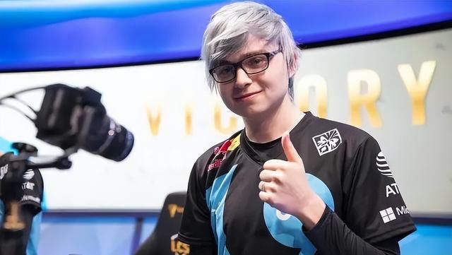 前LOL职业选手“下海”卖片，看的网友滋滋流鼻血……