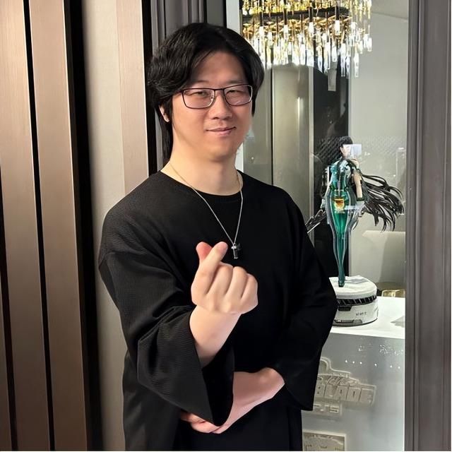 剑星制作人狂玩近百小时《光与影》：我的年度游戏！