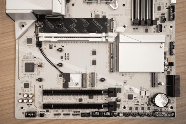 十四代酷睿的旗舰座驾:技嘉Z790冰雕X主板评测