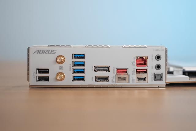 十四代酷睿的旗舰座驾:技嘉Z790冰雕X主板评测