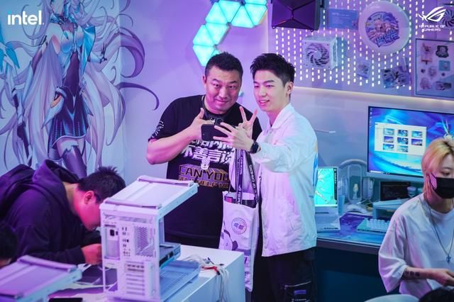 华硕BTF 2.0无线美学 天选背置主板闪耀2023 ROG DAY