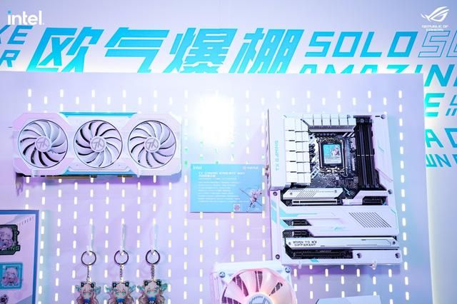 华硕BTF 2.0无线美学 天选背置主板闪耀2023 ROG DAY