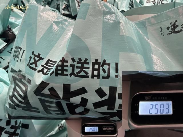 参加完这场漫展，人手拉走了5斤重的周边