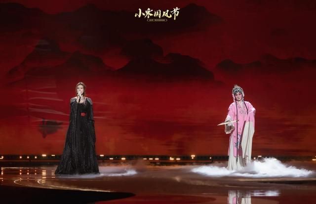 参加完这场漫展，人手拉走了5斤重的周边