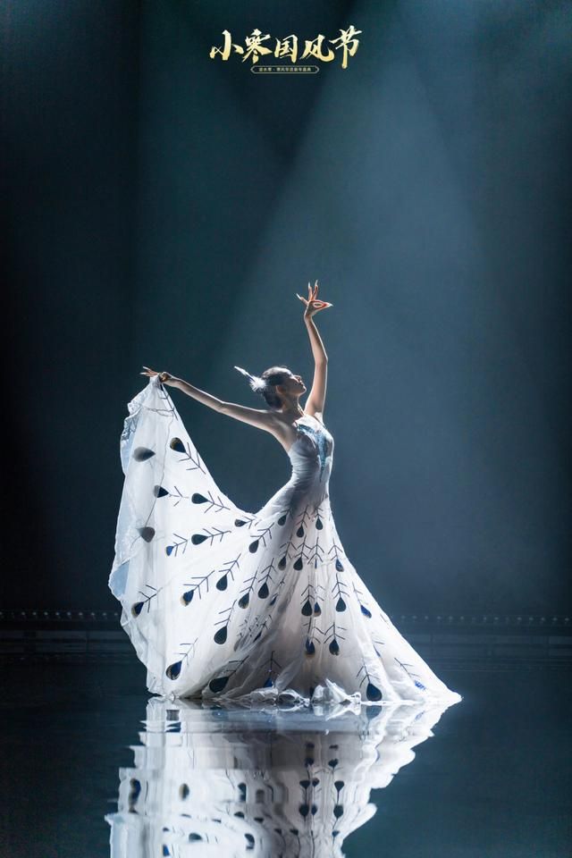 参加完这场漫展，人手拉走了5斤重的周边