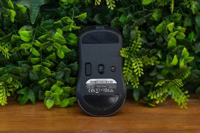 大手型、无线充、160小时超长续航：雷柏V200W鼠标评测