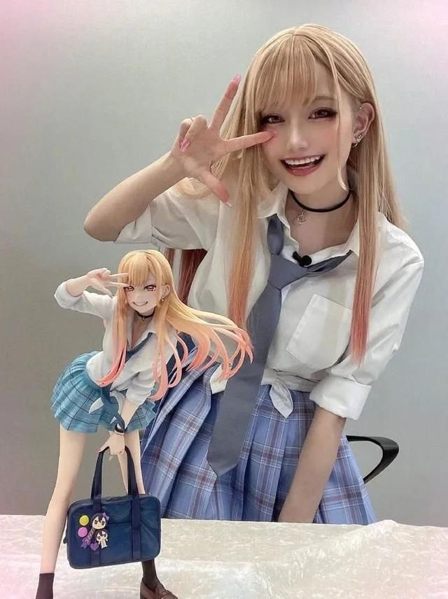 引发网友围观吐槽，《更衣人偶》真人版这下玩砸了？