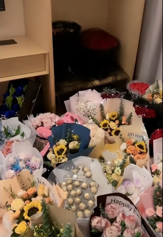 当百万粉女菩萨“宣布”轻生