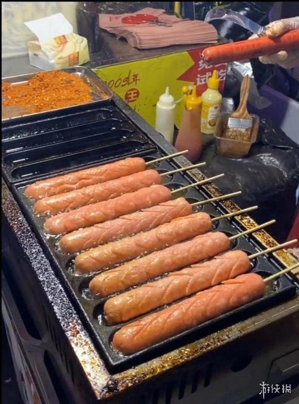 怎么一夜之间，打工人都开始转行卖烤肠了？