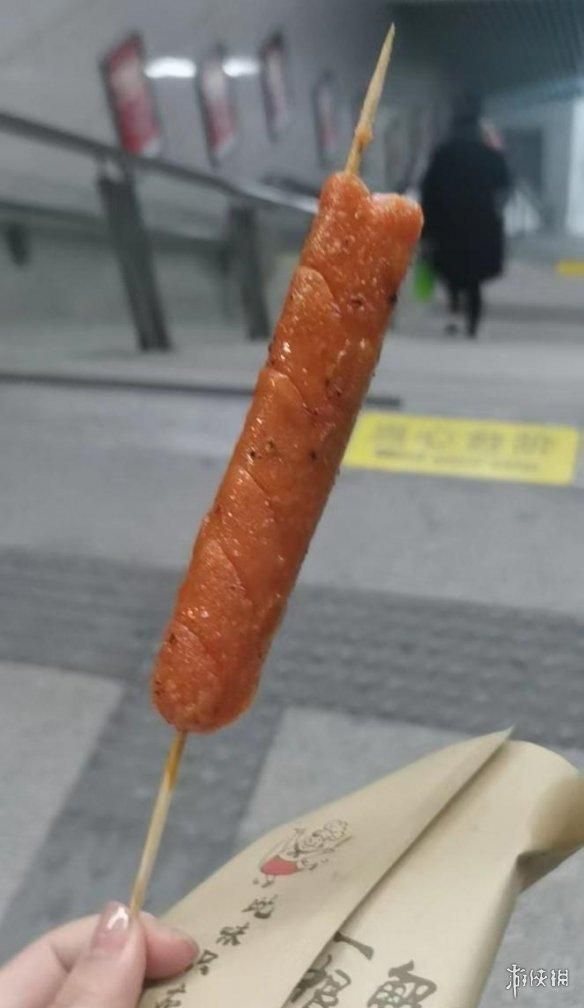 怎么一夜之间,打工人都开始转行卖烤肠了?