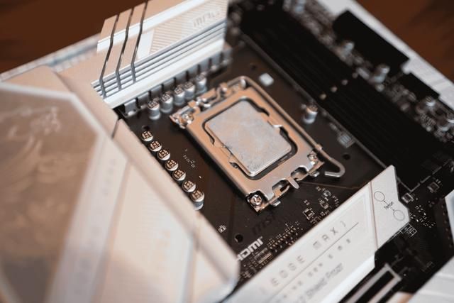 性价比旗舰！微星Z790 EDGE TI MAX刀锋钛主板评测