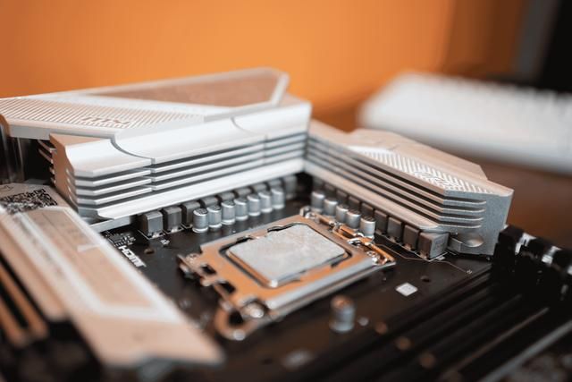 性价比旗舰！微星Z790 EDGE TI MAX刀锋钛主板评测