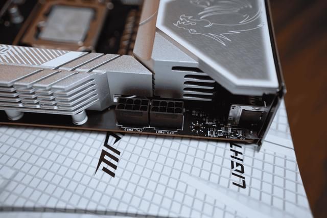 性价比旗舰！微星Z790 EDGE TI MAX刀锋钛主板评测