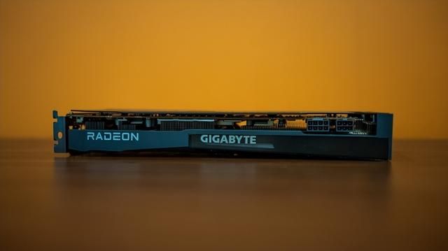 性价比游戏主机之选-技嘉RX 6750GRE猎鹰12G显卡