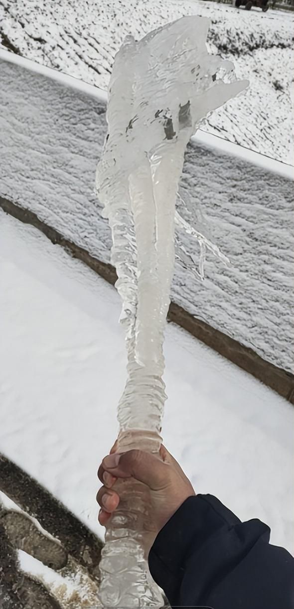 手搓“五金圣剑”？工地钢管被老哥们给玩出花了……