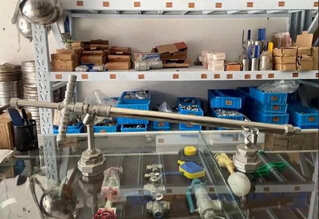 手搓“五金圣剑”？工地钢管被老哥们给玩出花了……