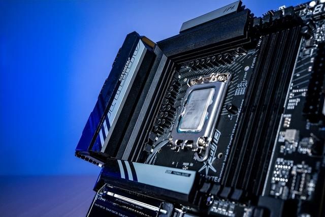 技嘉Z890小雕携手Ultra 7 265K:进击高端新选择