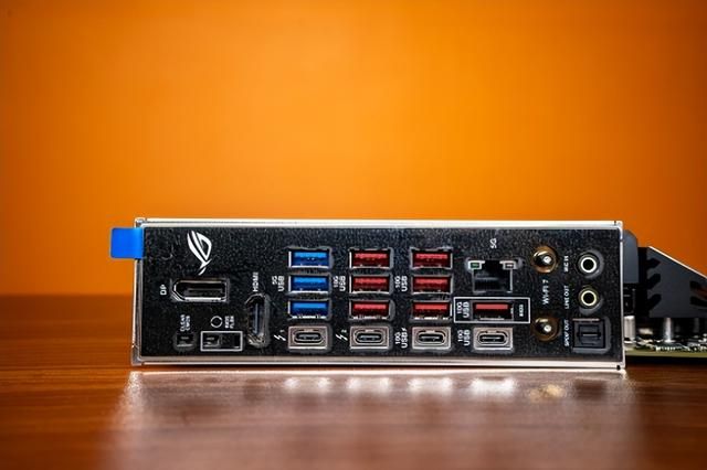 新一代酷睿的优秀伴侣：ROG STRIX Z890-E首发评测