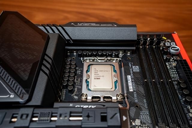 新一代酷睿的优秀伴侣：ROG STRIX Z890-E首发评测