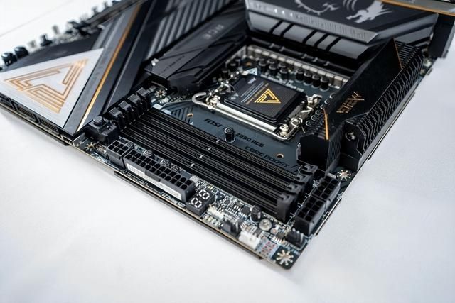 旗舰主板如何塑造次世代体验:MEG Z890 ACE战神评测