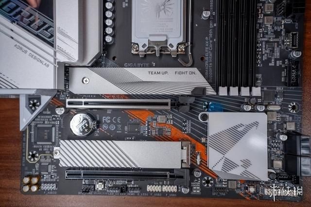 海景房小钢炮之友！技嘉B760M新雕妹2.0主板评测