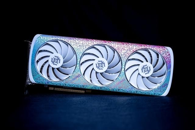 涂鸦之下藏猛兽！索泰 RTX 5060 Ti XGAMING OC 评测