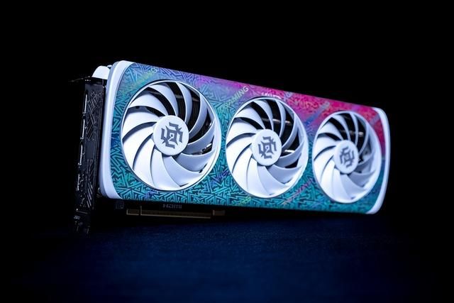 涂鸦之下藏猛兽!索泰 RTX 5060 Ti XGAMING OC 评测