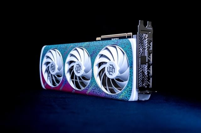 涂鸦之下藏猛兽!索泰 RTX 5060 Ti XGAMING OC 评测