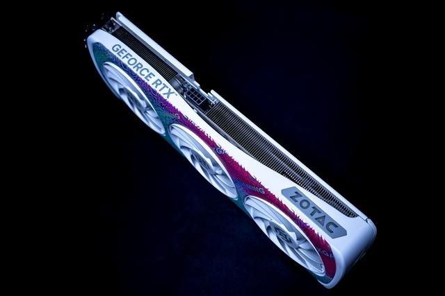 涂鸦之下藏猛兽!索泰 RTX 5060 Ti XGAMING OC 评测