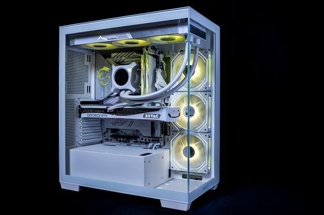 涂鸦之下藏猛兽!索泰 RTX 5060 Ti XGAMING OC 评测