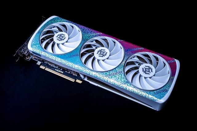 涂鸦之下藏猛兽!索泰 RTX 5060 Ti XGAMING OC 评测