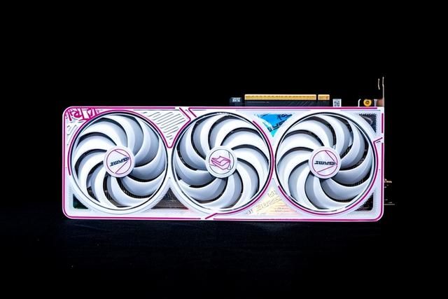 涂鸦艺术与甜品碰撞:iGame RTX 5060 Ti Ultra 评测